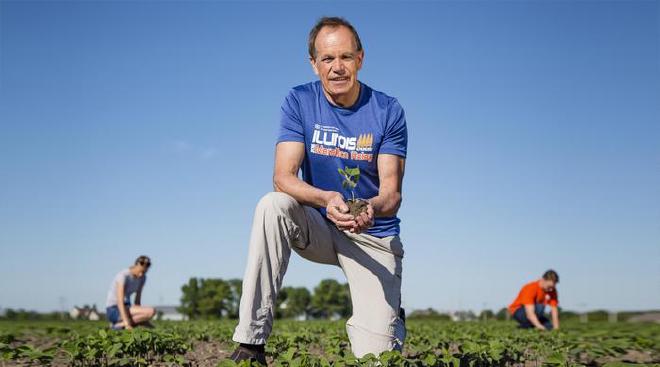 Stephen Long, titular emérito de la Cátedra Stanley O. Ikenberry (fallecido). / Crédito de la imagen: L. Brian Stauffer