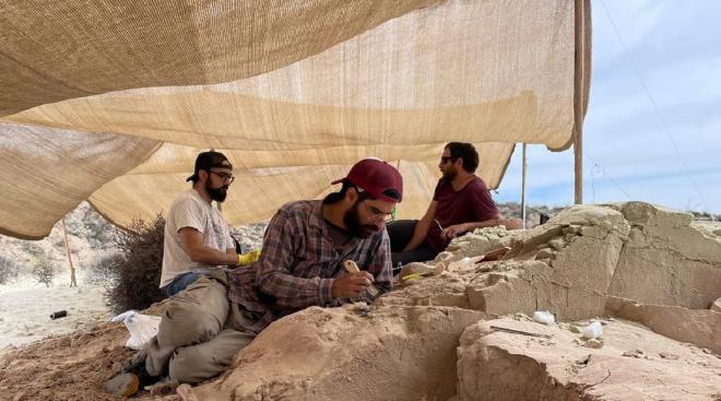 Científicos del CONICET comenzaron el lunes pasado con las prospecciones cerca de General Roca (Río Negro), en el yacimiento que dio el material más valioso conocido para fines de la Era de Los Dinosaurios en Patagonia. Imagen: gentileza LACEV