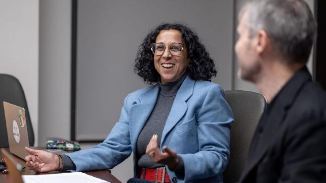 Veronika Fuechtner, directora del Programa de Literatura Comparada y profesora asociada de estudios alemanes. Crédito de la imagen: Rob Strong